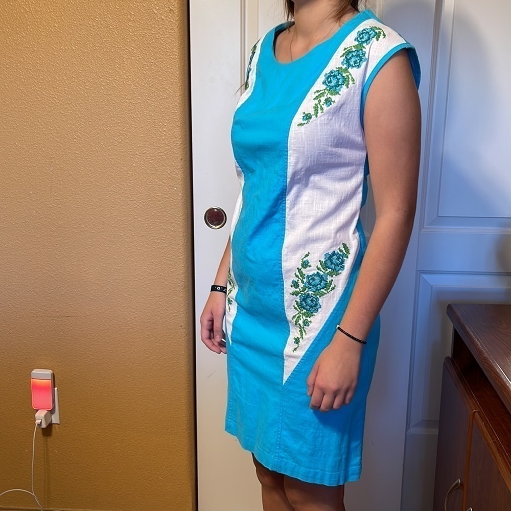 WOMEN’S linen dress with hand embroidery